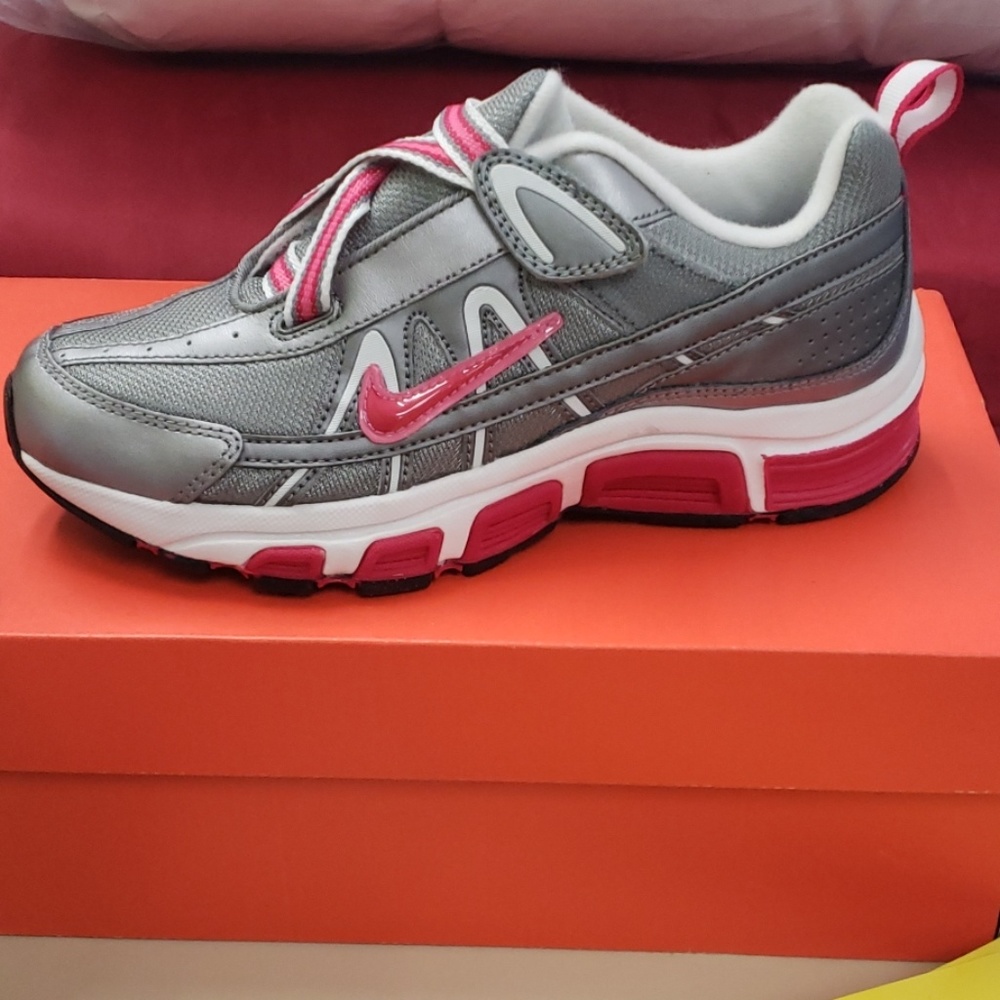 Nike shoes 4Y